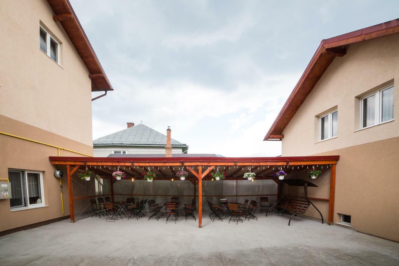 Hotel Casa Burduhos Câmpulung Moldovenesc Exteriér fotografie