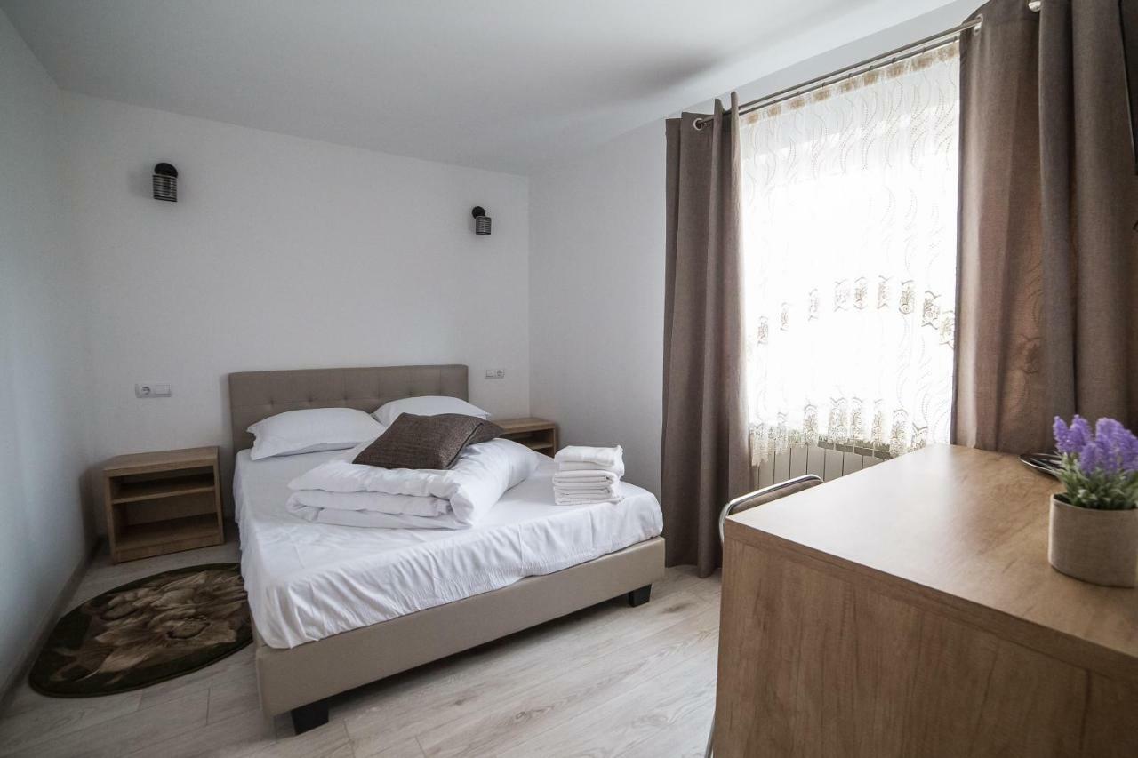 Hotel Casa Burduhos Câmpulung Moldovenesc Exteriér fotografie