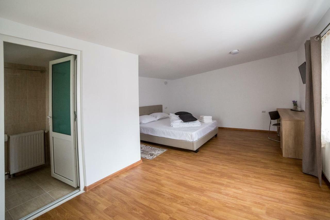 Hotel Casa Burduhos Câmpulung Moldovenesc Exteriér fotografie