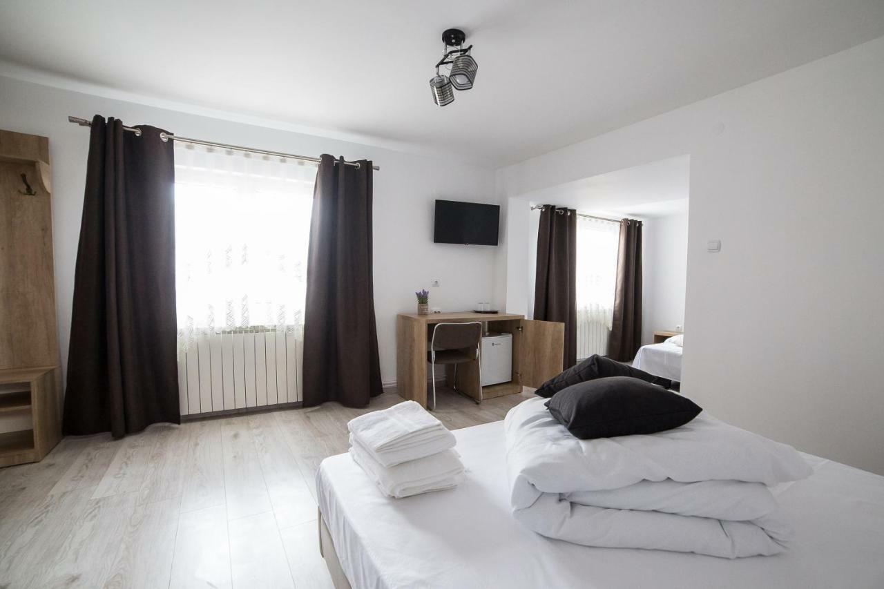 Hotel Casa Burduhos Câmpulung Moldovenesc Exteriér fotografie